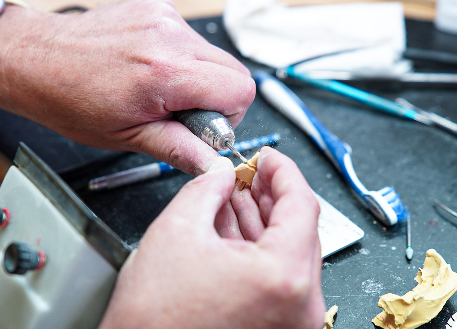 Inter-dental - Zahntechniker sind Handwerker und Künstler zugleich