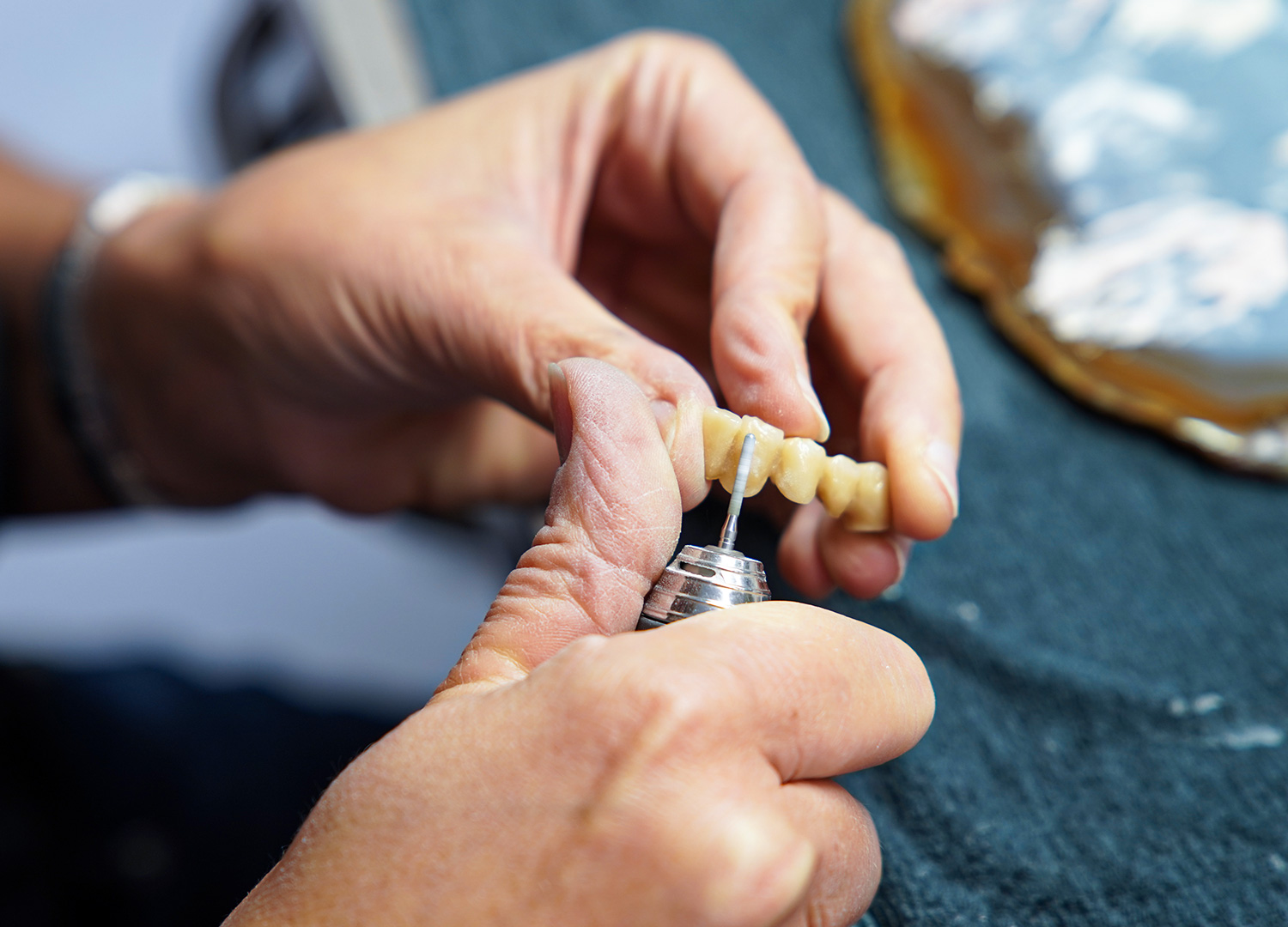 Inter-dental - Zahntechniker sind Handwerker und Künstler zugleich